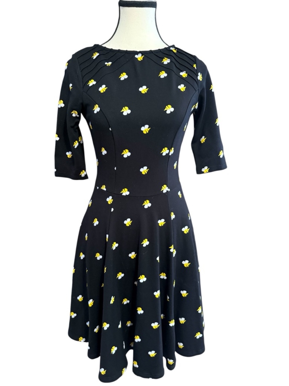 Unique Vintage All Over Bumble Bee Print Dress, Sz 6-8 swing dress